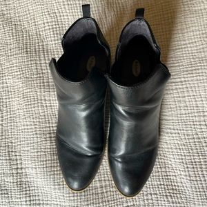 Dr. Scholl’s Black Leather Chelsea-Style Heeled Booties